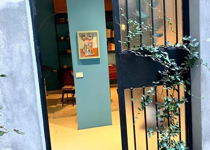 Station/duomo Area Stylish