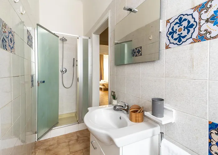 Elegant Near Metro Porta Romana,3 Fermate Subway-stop A Duomo, Wifi-netflix Free Lejlighed Milano