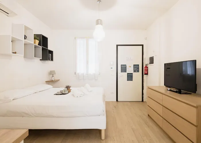 Easylife - Luminoso Sui Navigli * Milano