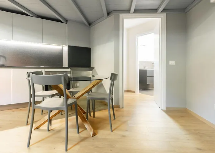 - Fiera Apartament Mediolan