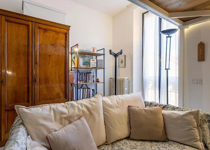 Accademia By Halldis * 밀라노