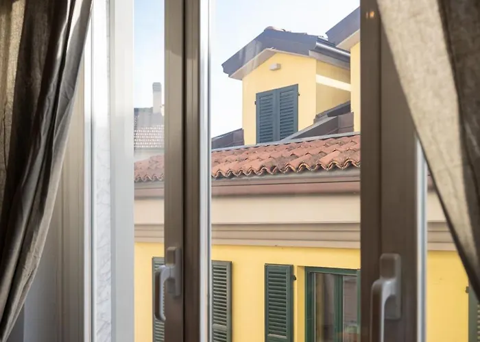 Casa Brera - Via Madonnina View *