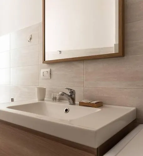 Youhosty - Lodi Quater * מילאנו