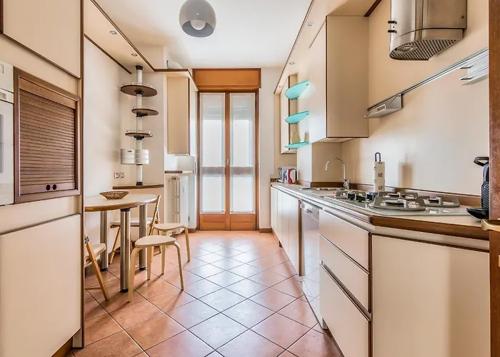 - Brand New 4 Pax Life & The Giulio Cesare 5 Apartament *