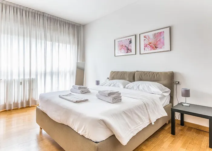 - Brand New 4 Pax Life & The Giulio Cesare 5 Apartament *