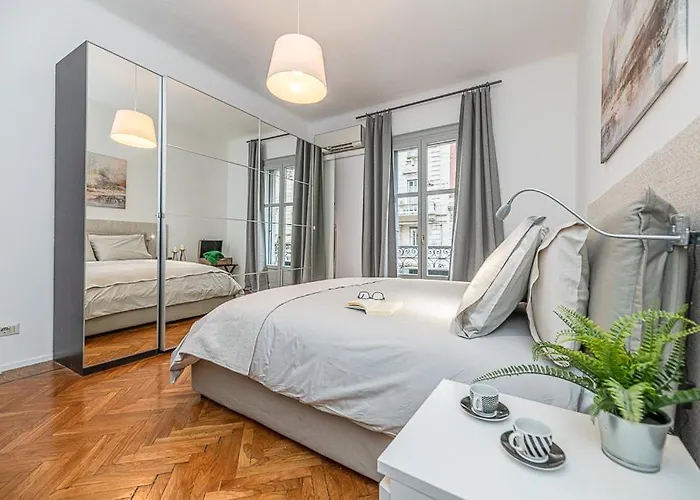 Apart Otel Art Around In Monti House