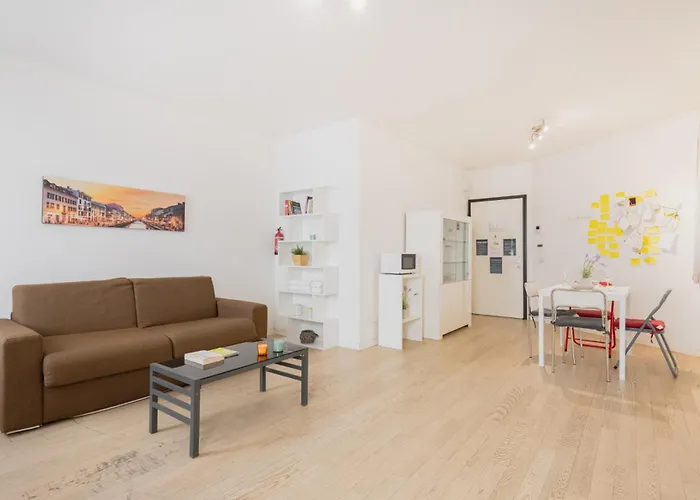 Easylife - Stile E Comfort Sui Navigli Milan