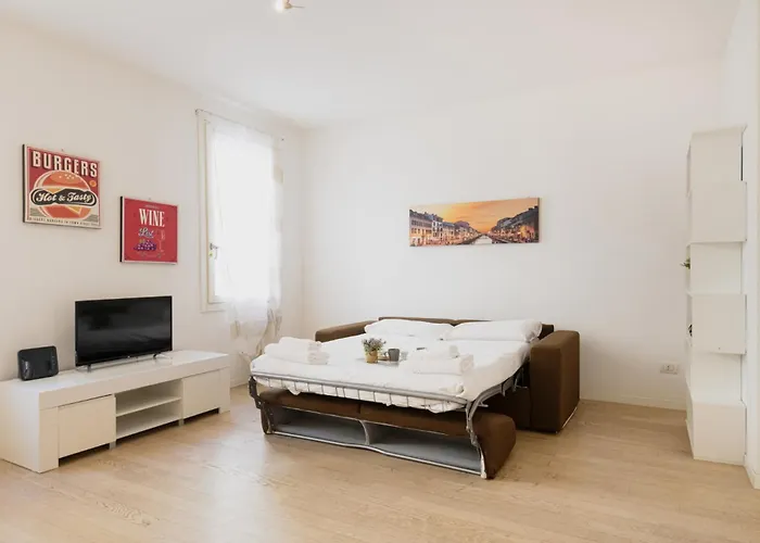 Appartamento Easylife - Stile E Comfort Sui Navigli