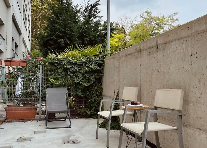 Appartamento Ampio Loft Su Due Livelli Con Giardino *