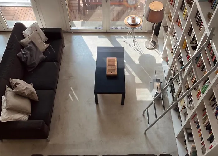 Ampio Loft Su Due Livelli Con Giardino *