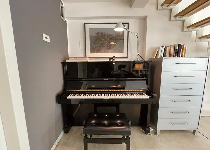 Appartamento Ampio Loft Su Due Livelli Con Giardino *