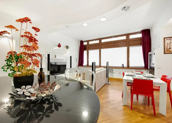 Garage Privato Gratuito - 600 Metri Duomo Διαμέρισμα *