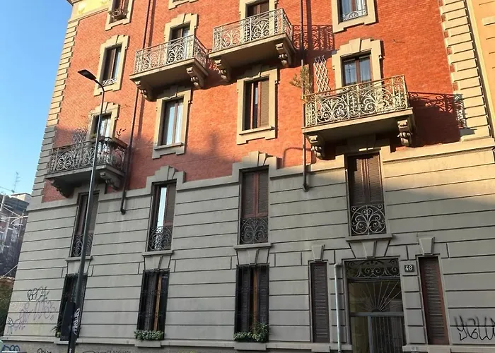 Ampio Bilocale Sui Navigli * Milaan