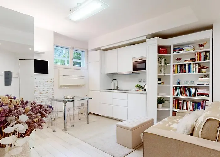 Mirrors House Chic In The City Center Apartman Milánó