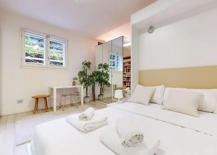 Mirrors House Chic In The City Center Apartman Milánó