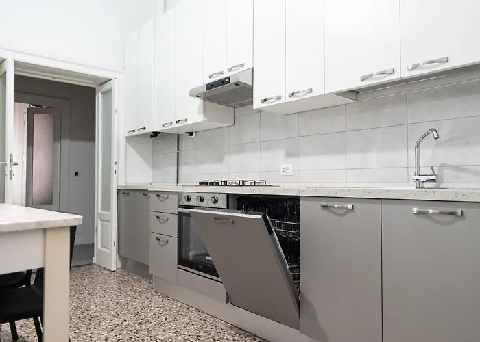 Elegante Quadrilocale Liberty In Zona Risorgimento Appartamento *