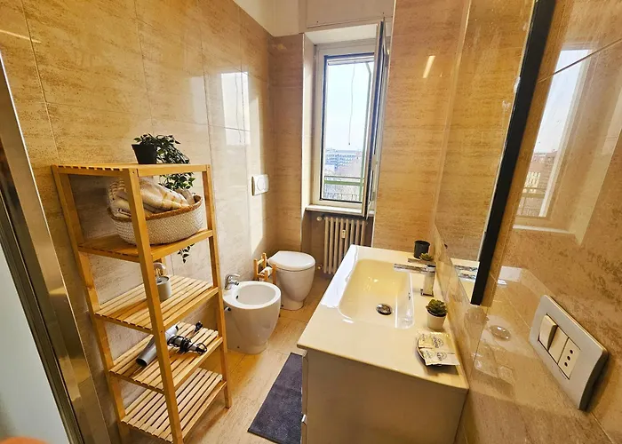 Sunny & Updated Flat With Panoramic View 50m From M4 Stop