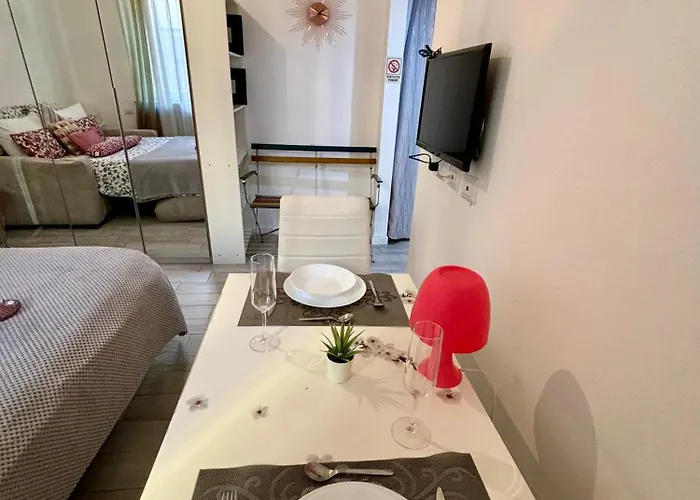 Joy House -central Near Metro Arco Della Pace Brera-entire Perfect For Work & Play, Nightlife With Ac & Fast Wifi Welcome To The Cool Joy House! * מילאנו