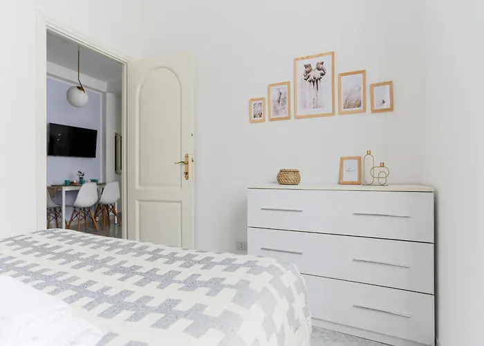 The Best Rent - Bright Two-bedroom In Central Station Area 3*