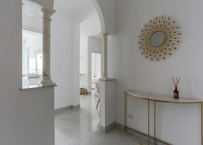 Hotel apartamentowy The Best Rent - Bright Two-bedroom In Central Station Area