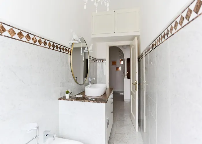 The Best Rent - Bright Two-bedroom In Central Station Area 3*