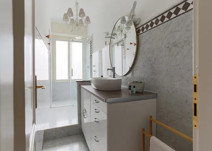 The Best Rent - Bright Two-bedroom In Central Station Area Hotel apartamentowy 3*