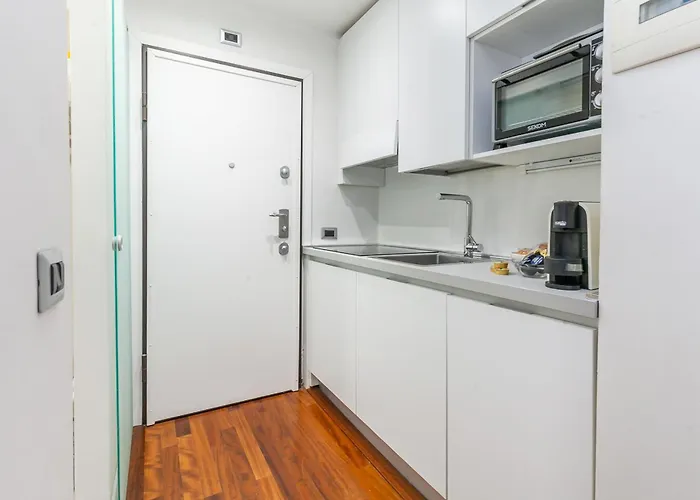 Stile E Comodita Nel Vivace Centro Di Lägenhet