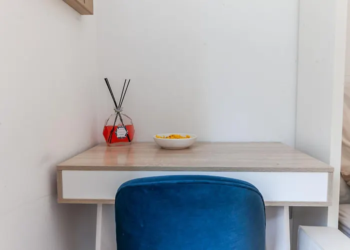 Stile E Comodita Nel Vivace Centro Di Lägenhet