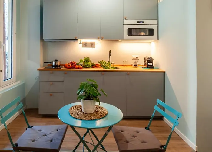 Prestige - Vicino Metro E Treno