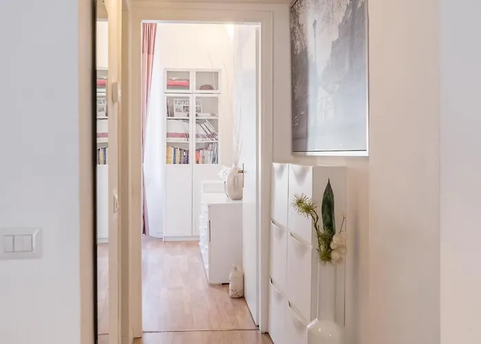 Charming Milanese Aparment מילאנו