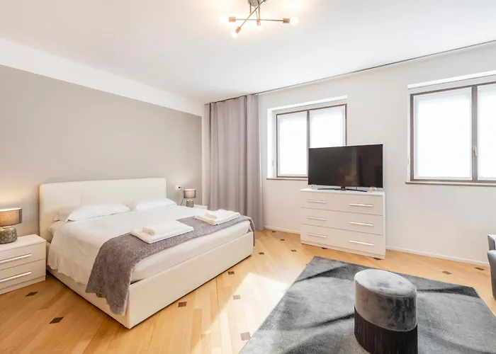 ミラン ロイヤル スイーツ セントロ ドゥオーモ アパート