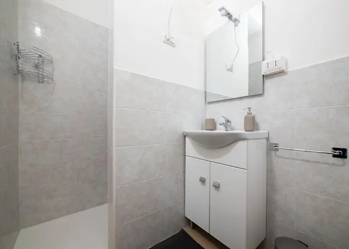 Apartamento 4 Stops From The Center