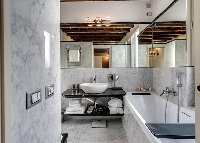 Отель Santa Marta 4*