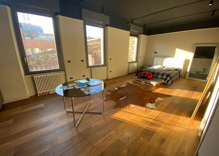 Centro-200 Mq Loft/ufficio • Check-in 24h • Wifi Lägenhet Milano