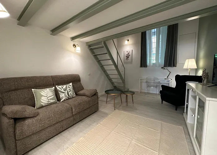 Апартаменты Flowers, A Cozy In *