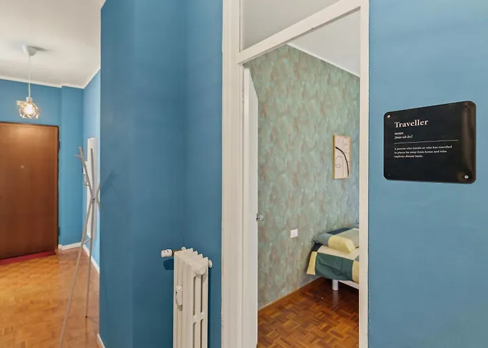 Urban Chic Retreat Station - Loreto Apartment Milan