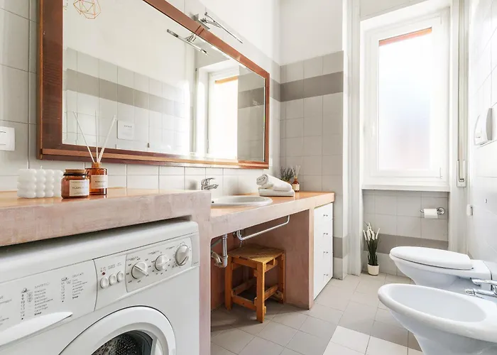 Urban Chic Retreat Station - Loreto Apartment Milan