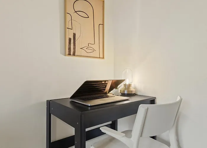 Urban Chic Retreat Station - Loreto Apartment