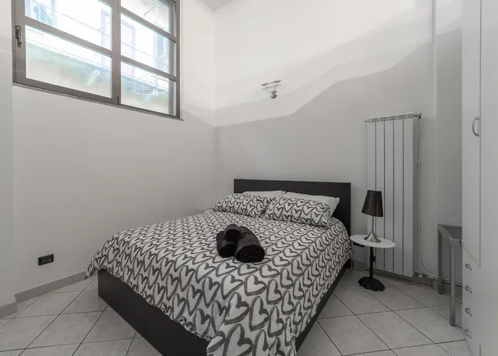 Apartament Throat House