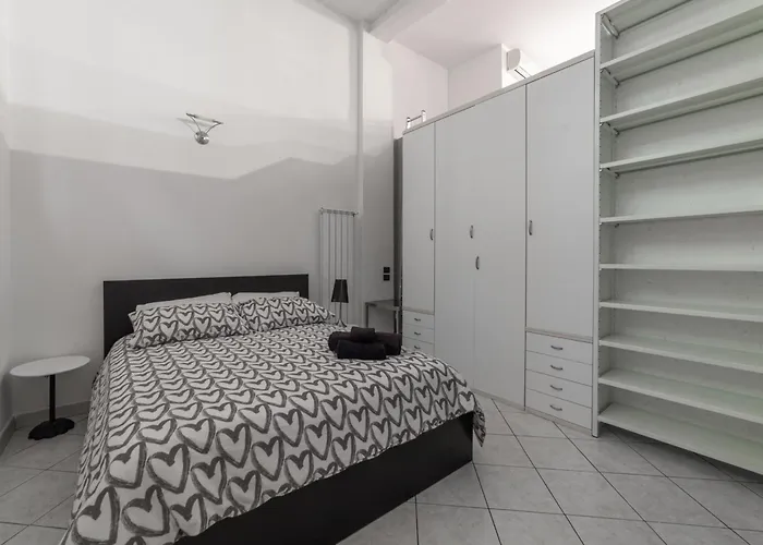 Apartament Throat House