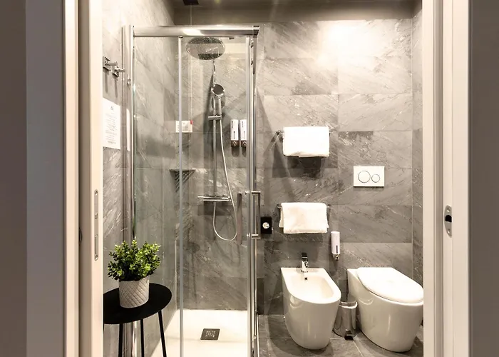 Ah - Duomo Essence Milaan