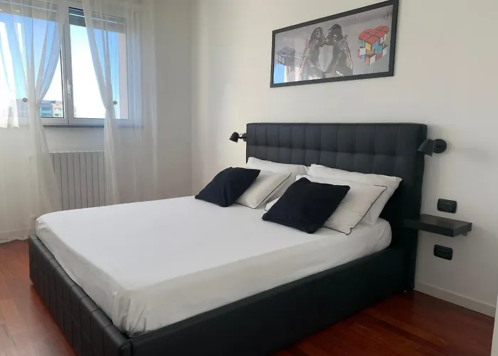 Apartamento Attico Di Design Zona Navigli/moda,milano Milán