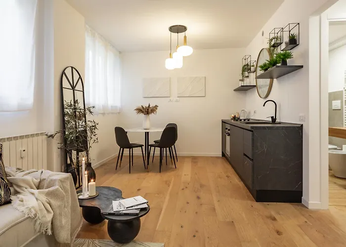 45royal Stylish House Center *