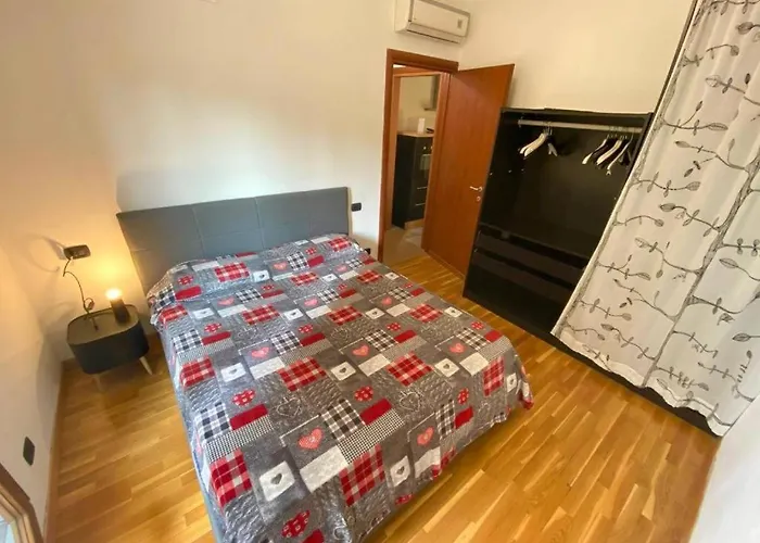Conte Rosso House Con Terrazza In Coorte Tranquilla A Due Passi Da Stazione E Metropolitana Lambrate *
