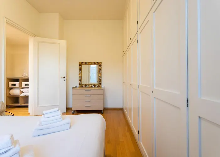 Serra 2br With Terrace By Halldis