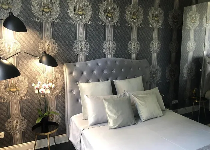 Отель Lippi 42 Single Room's In With Garden