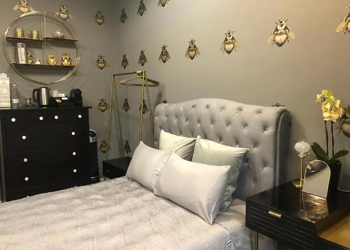 Отель Lippi 42 Single Room's In With Garden