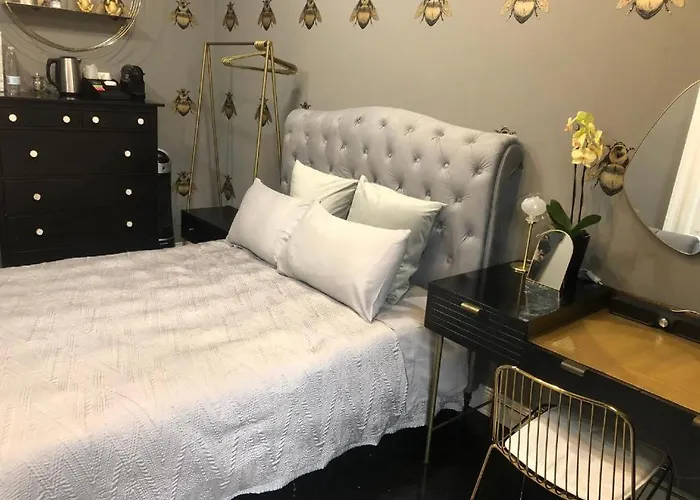 Отель Lippi 42 Single Room's In With Garden