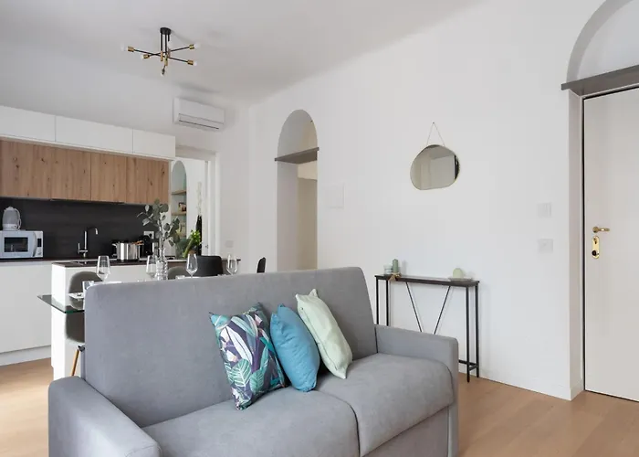 The Rent - Two-bedroom In Navigli Area Apartmán *