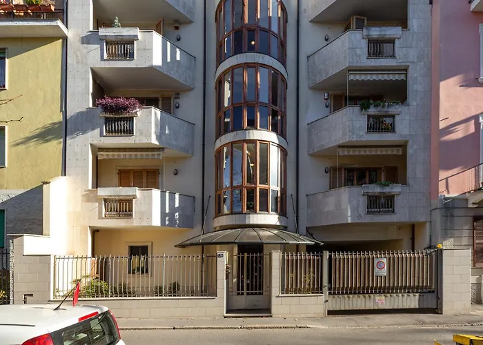 Διαμέρισμα Guesthost - Comfy Only 900m From Affori Fn Station! *